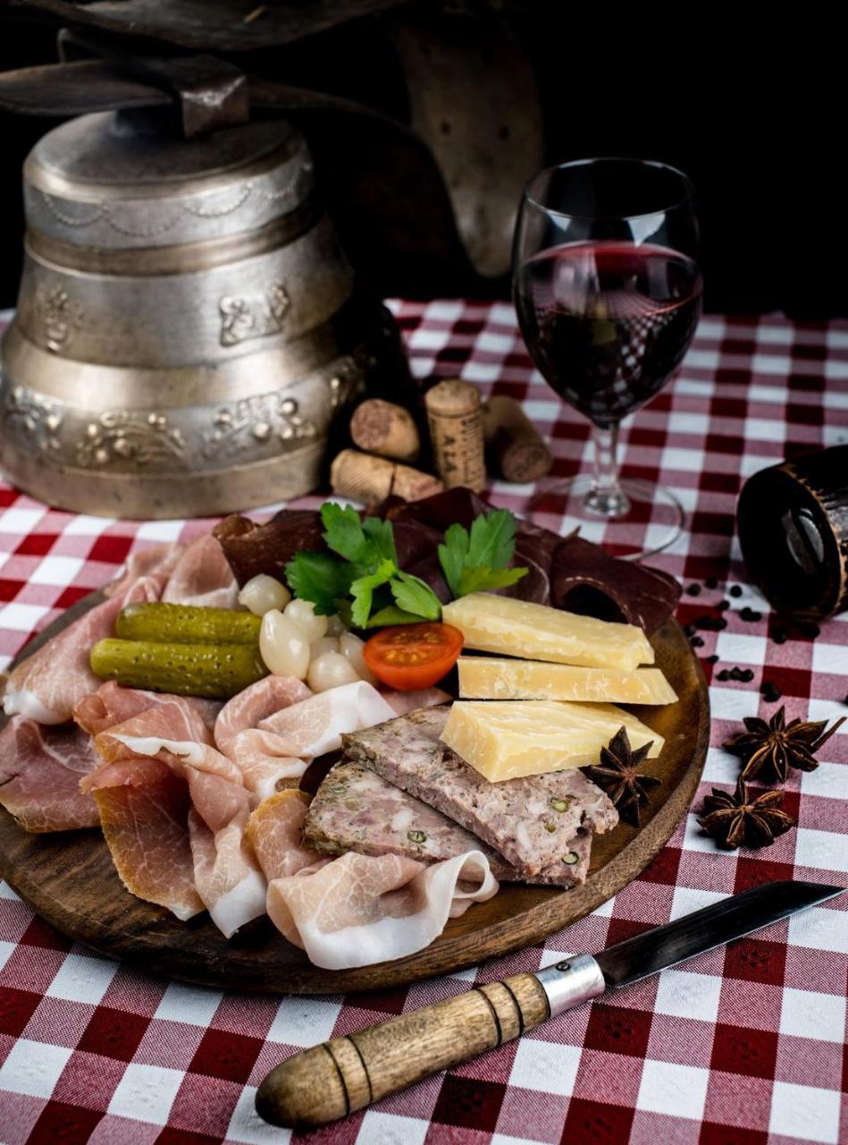 B&B Restaurant Le Pernollet Evionnaz Buitenkant foto