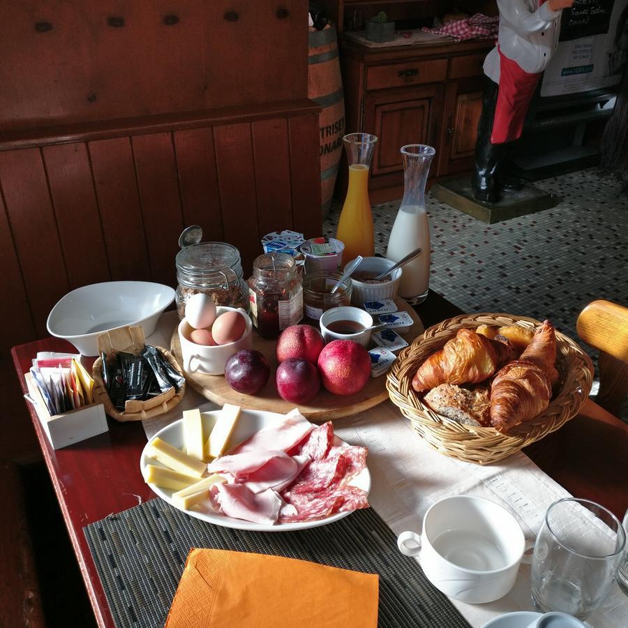 B&B Restaurant Le Pernollet Evionnaz Buitenkant foto